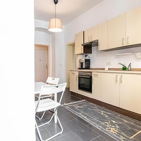 Near Danube & Millenium Tower - Massive Shared 4Br Apt Vienna Exterior photo