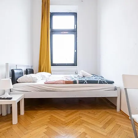 Near Danube & Millenium Tower - Massive Shared 4Br Apt Vienna Exterior photo