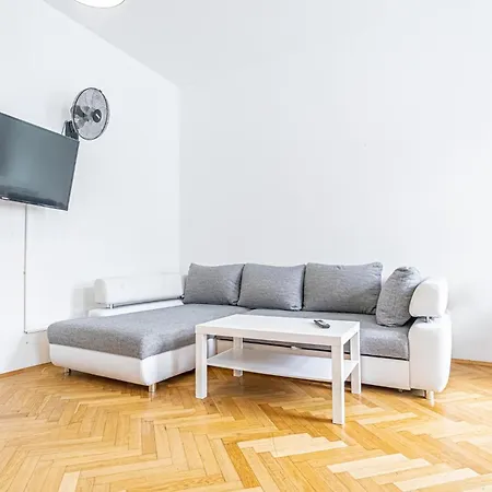 Near Danube & Millenium Tower - Massive Shared 4Br Apt Vienna Exterior photo