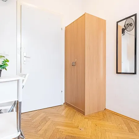 Near Danube & Millenium Tower - Massive Shared 4Br Apt Vienna Exterior photo