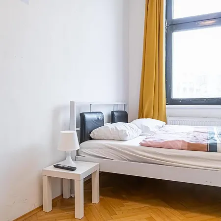 Near Danube & Millenium Tower - Massive Shared 4Br Apt Vienna Exterior photo