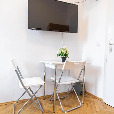 Near Danube & Millenium Tower - Massive Shared 4Br Apt Vienna Exterior photo