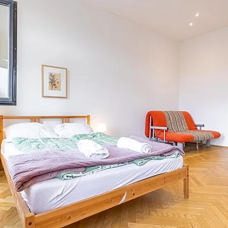 Near Danube & Millenium Tower - Massive Shared 4Br Apt Vienna Exterior photo