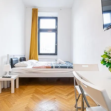 Near Danube & Millenium Tower - Massive Shared 4Br Apt Vienna Exterior photo