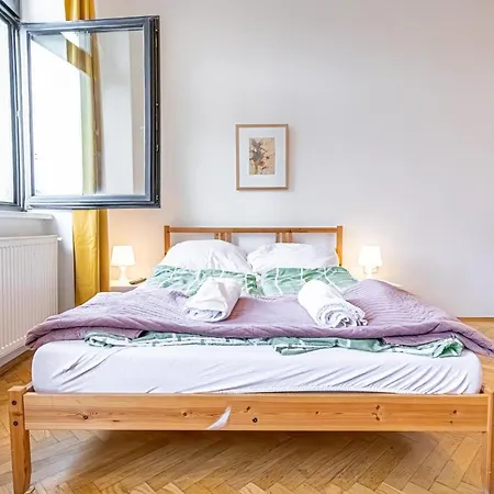 Near Danube & Millenium Tower - Massive Shared 4Br Apt Vienna Exterior photo