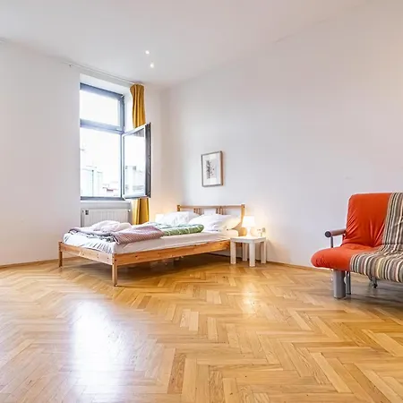 Near Danube & Millenium Tower - Massive Shared 4Br Apt Vienna Exterior photo