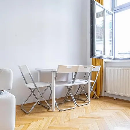 Near Danube & Millenium Tower - Massive Shared 4Br Apt Vienna Exterior photo