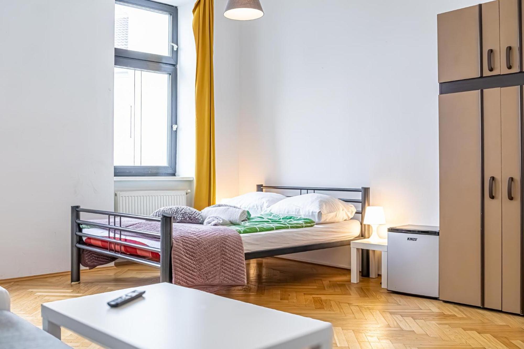 Near Danube & Millenium Tower - Massive Shared 4br