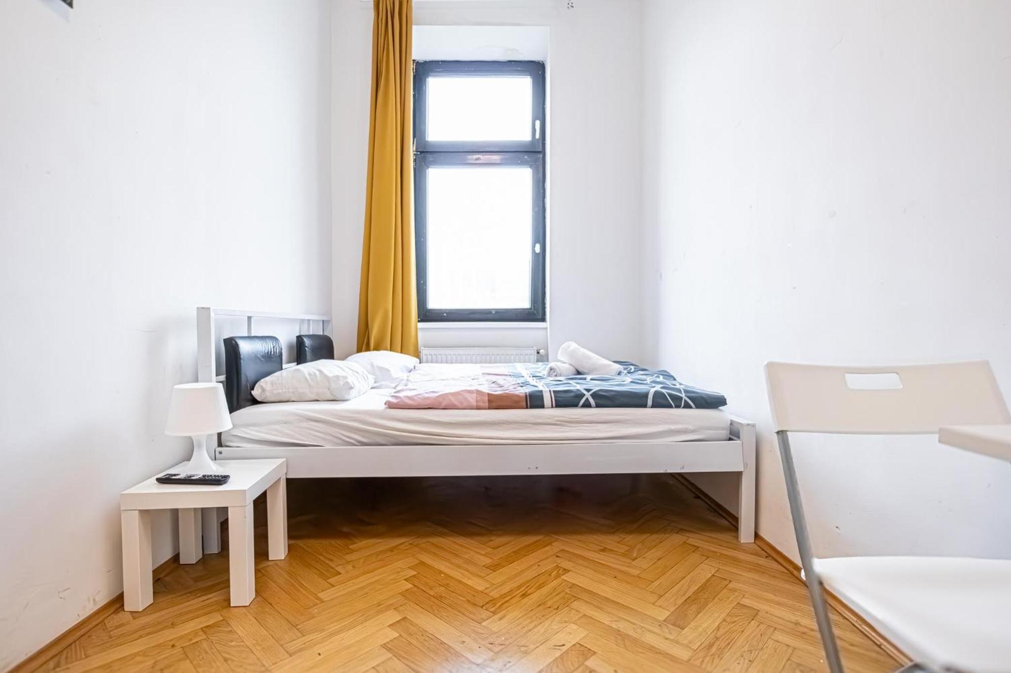 Near Danube & Millenium Tower - Massive Shared 4br Apartment