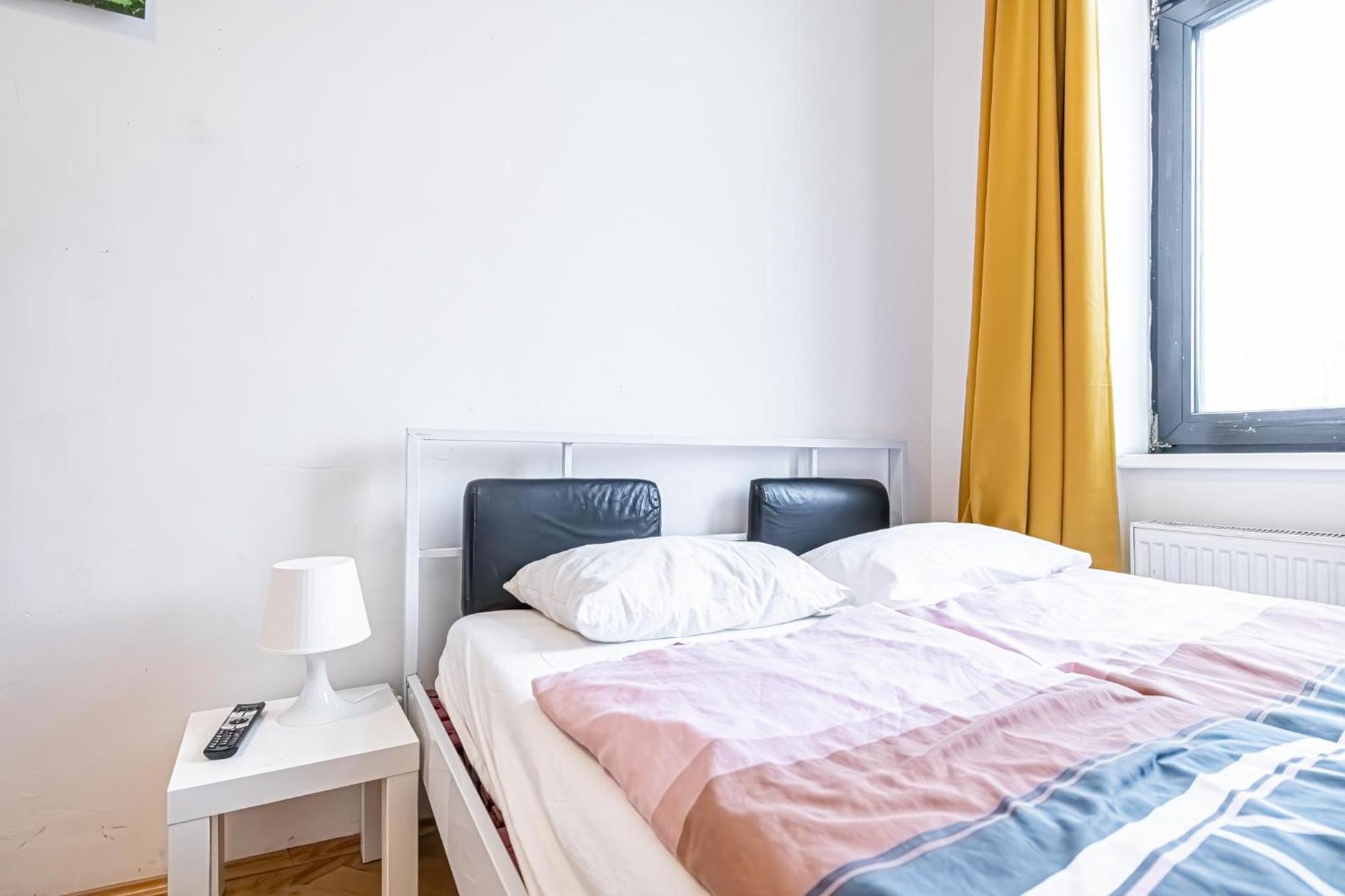 Near Danube & Millenium Tower - Massive Shared 4br Vienna