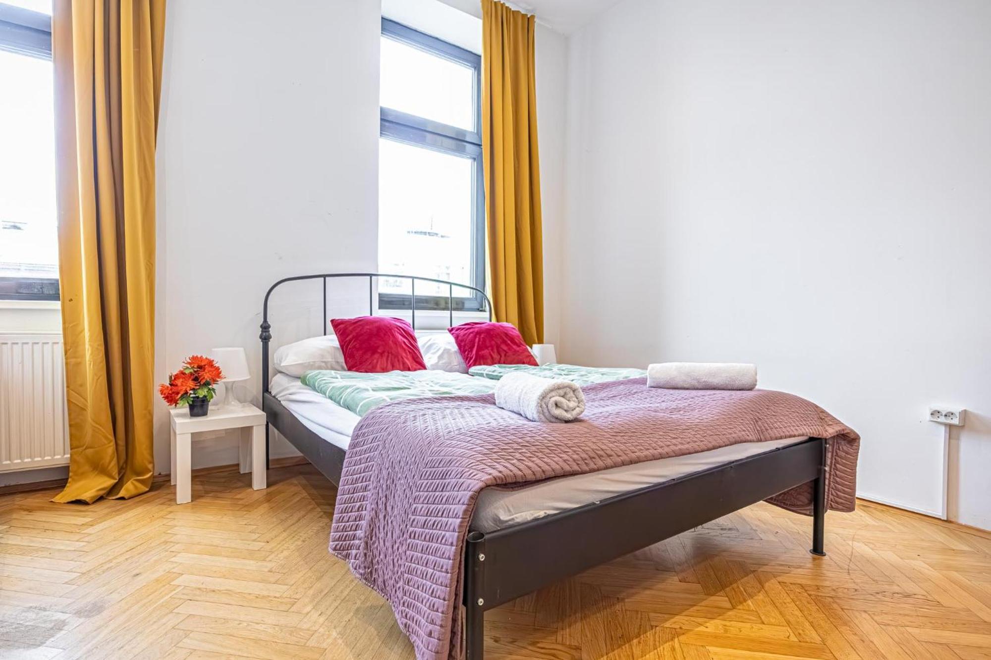 Near Danube & Millenium Tower - Massive Shared 4br