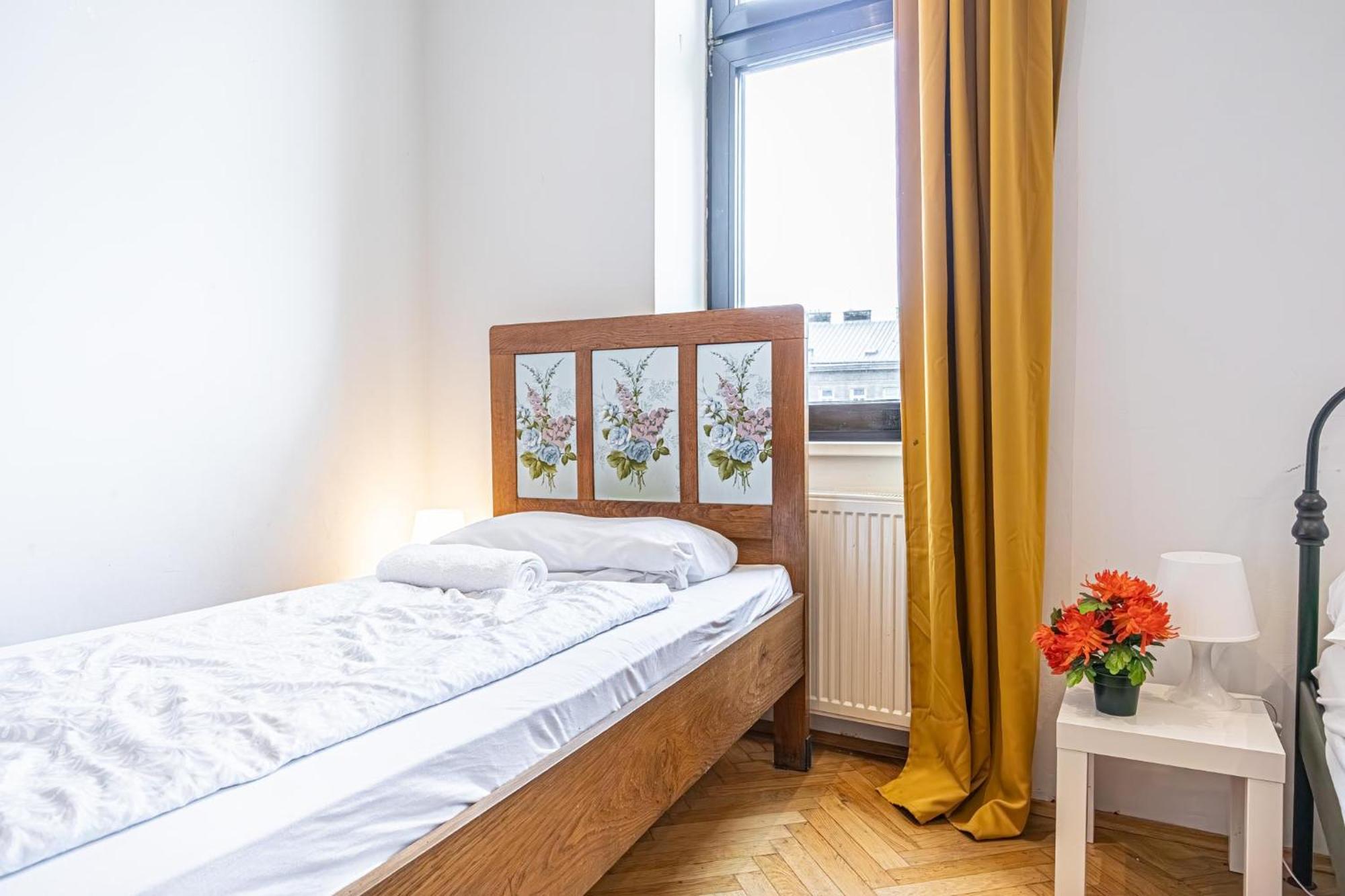 Apartment Near Danube & Millenium Tower - Massive Shared 4br