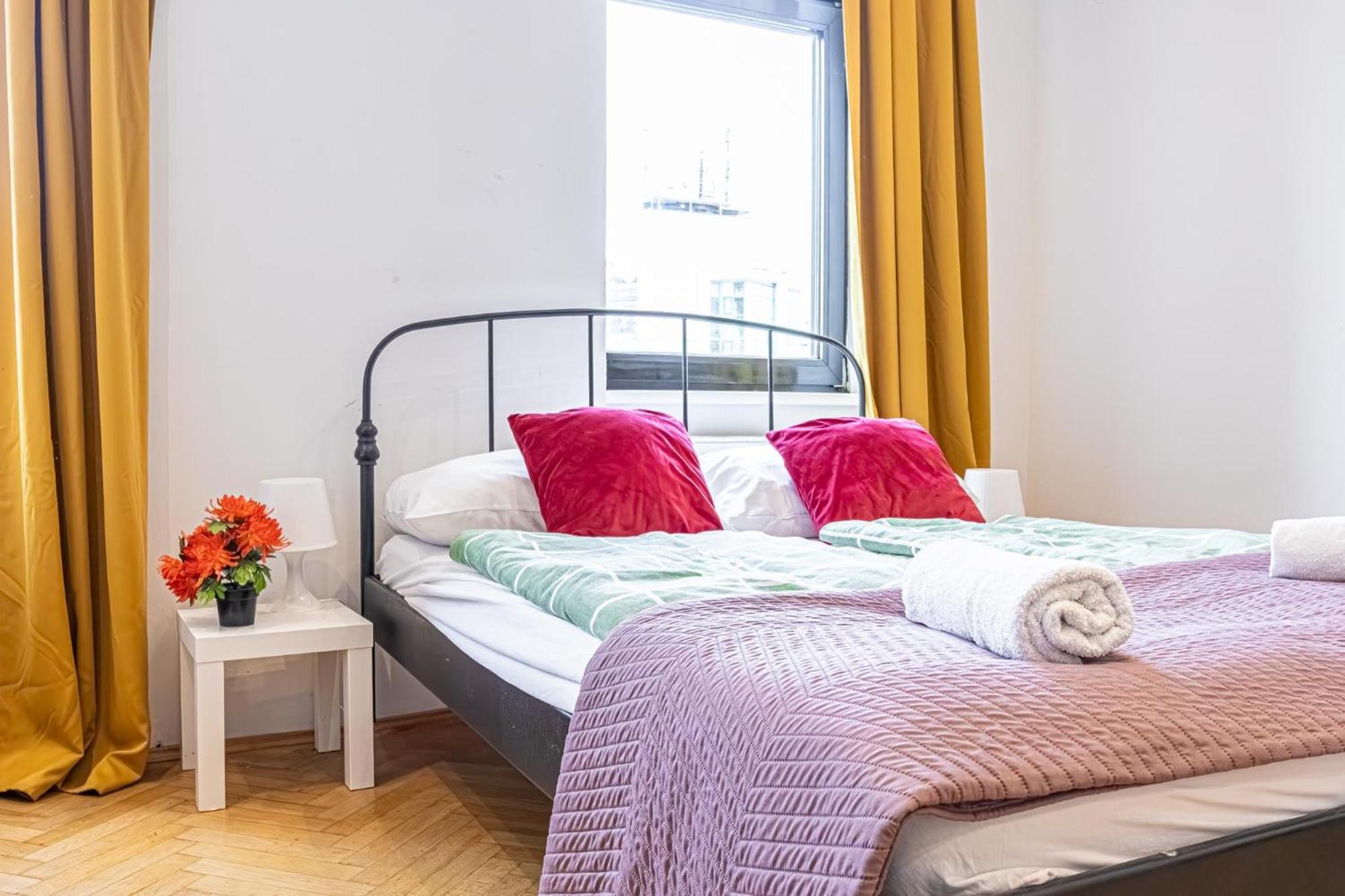 Near Danube & Millenium Tower - Massive Shared 4br Apartment Vienna