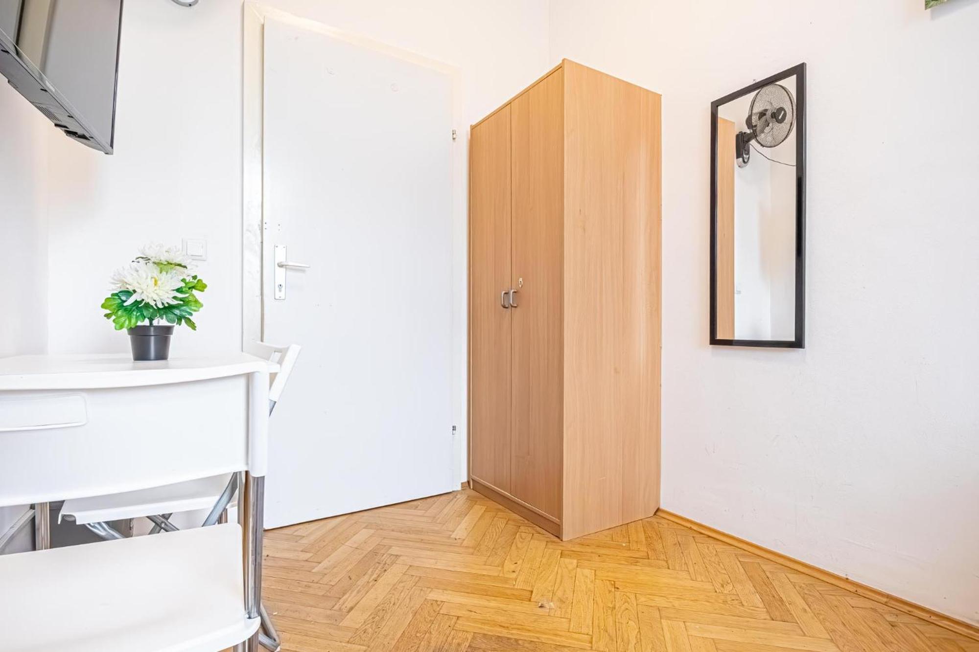 Near Danube & Millenium Tower - Massive Shared 4br *