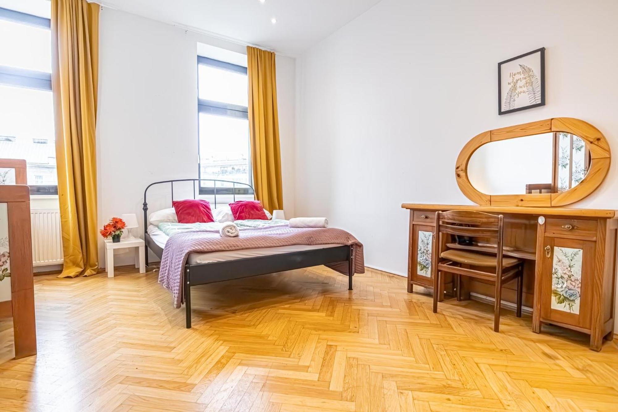 Near Danube & Millenium Tower - Massive Shared 4br Vienna