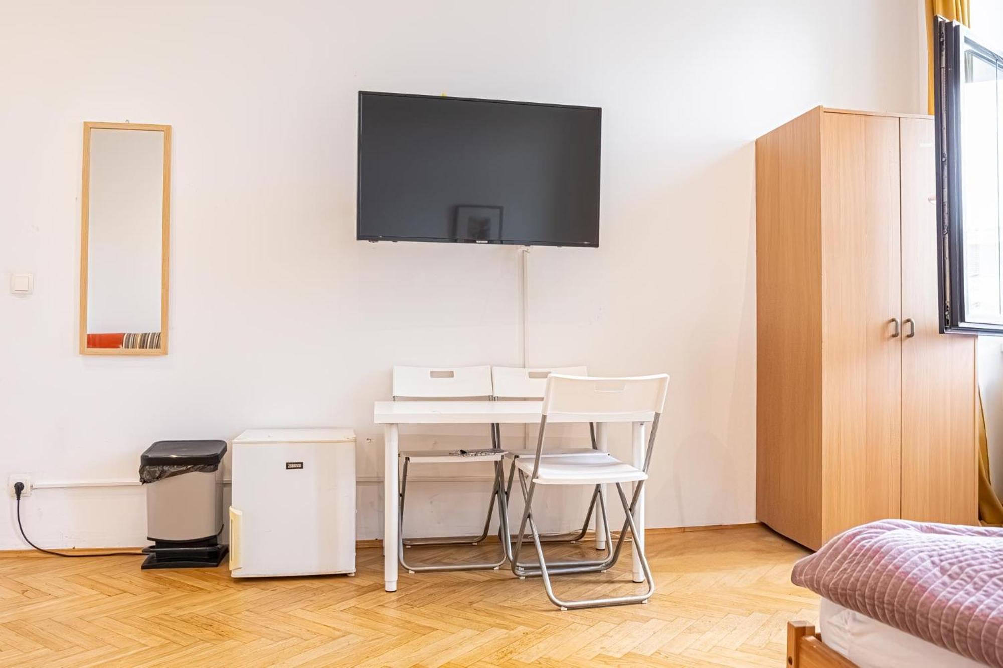 Near Danube & Millenium Tower - Massive Shared 4br