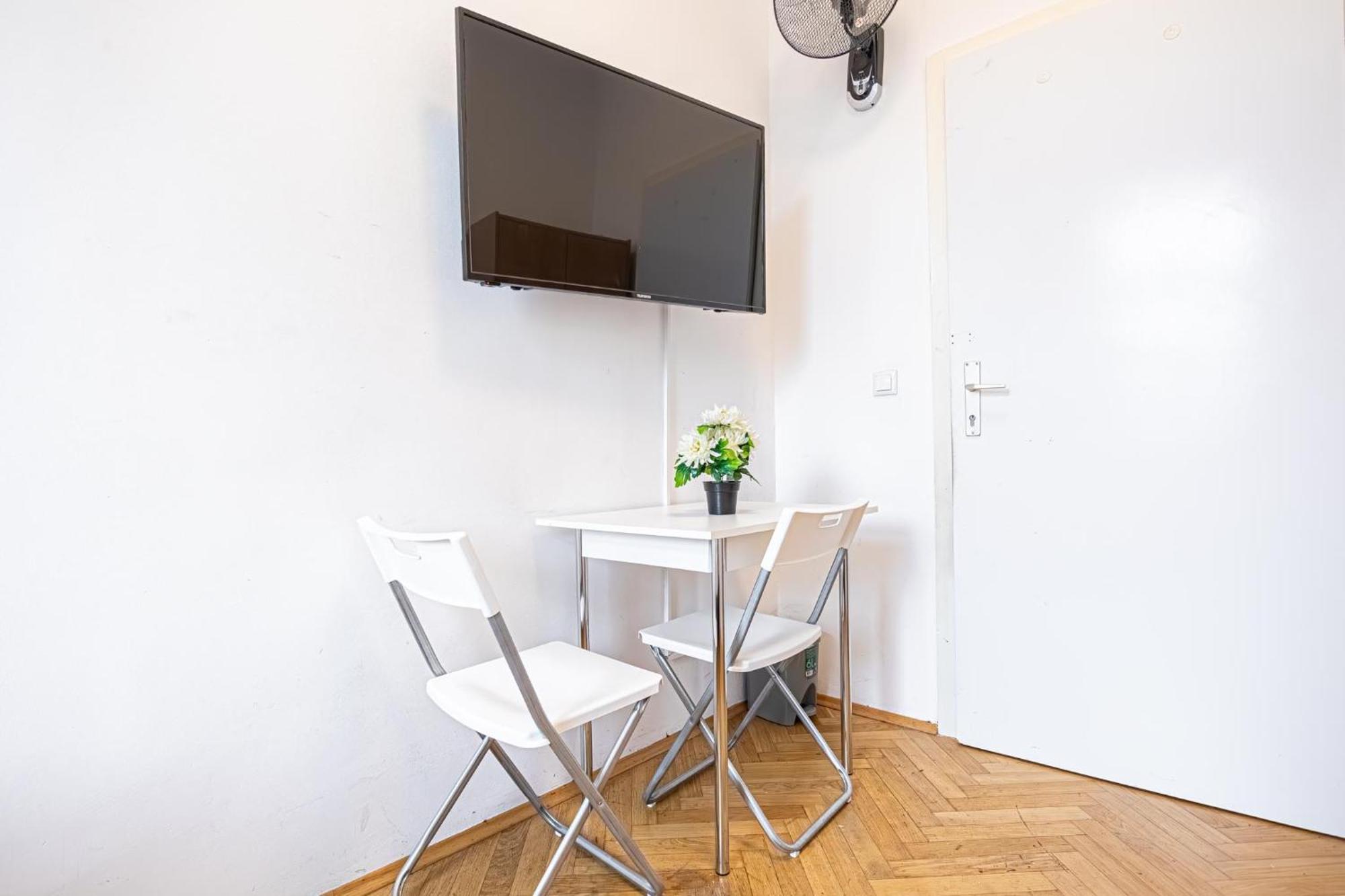 Apartment Near Danube & Millenium Tower - Massive Shared 4br