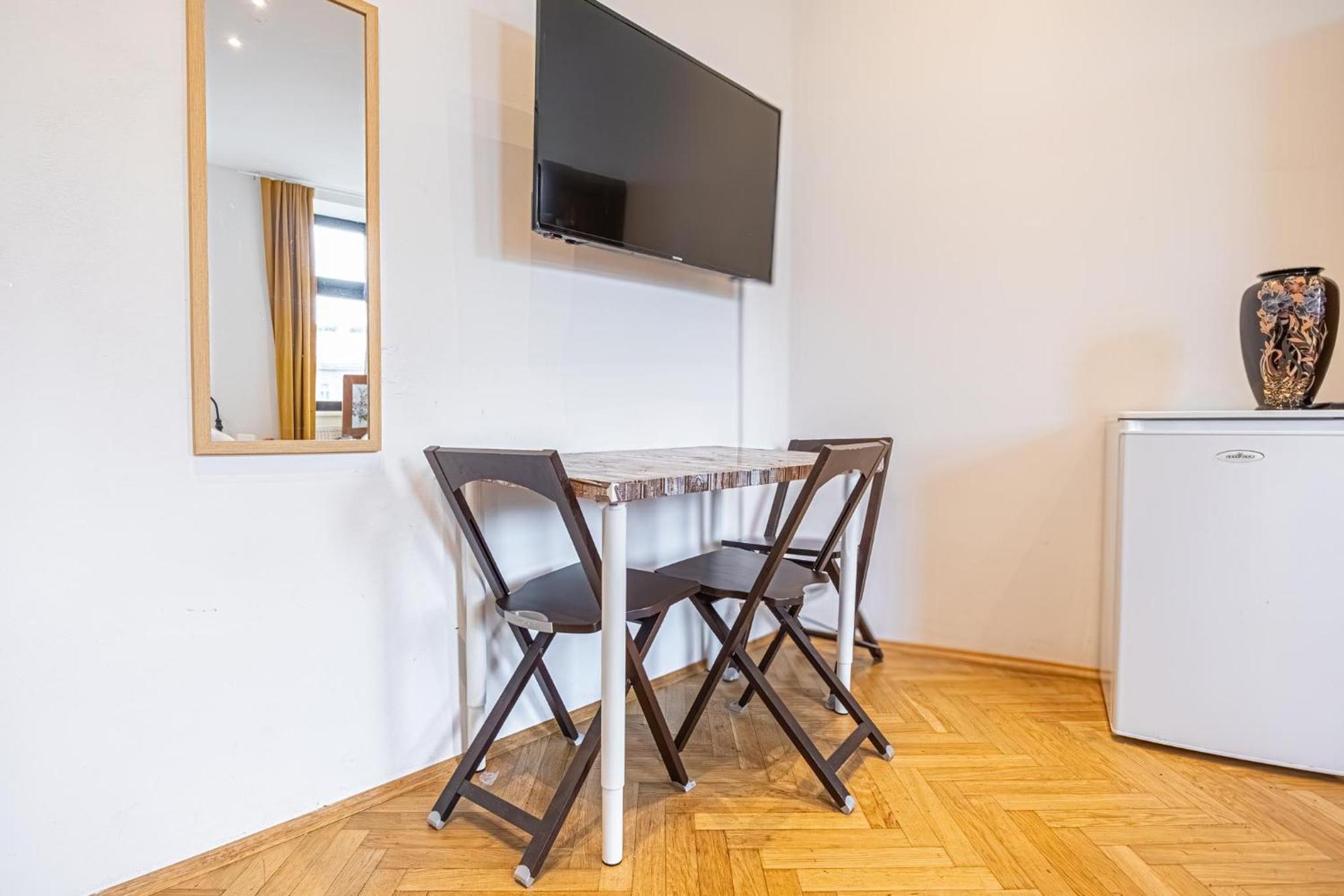 Apartment Near Danube & Millenium Tower - Massive Shared 4br Vienna