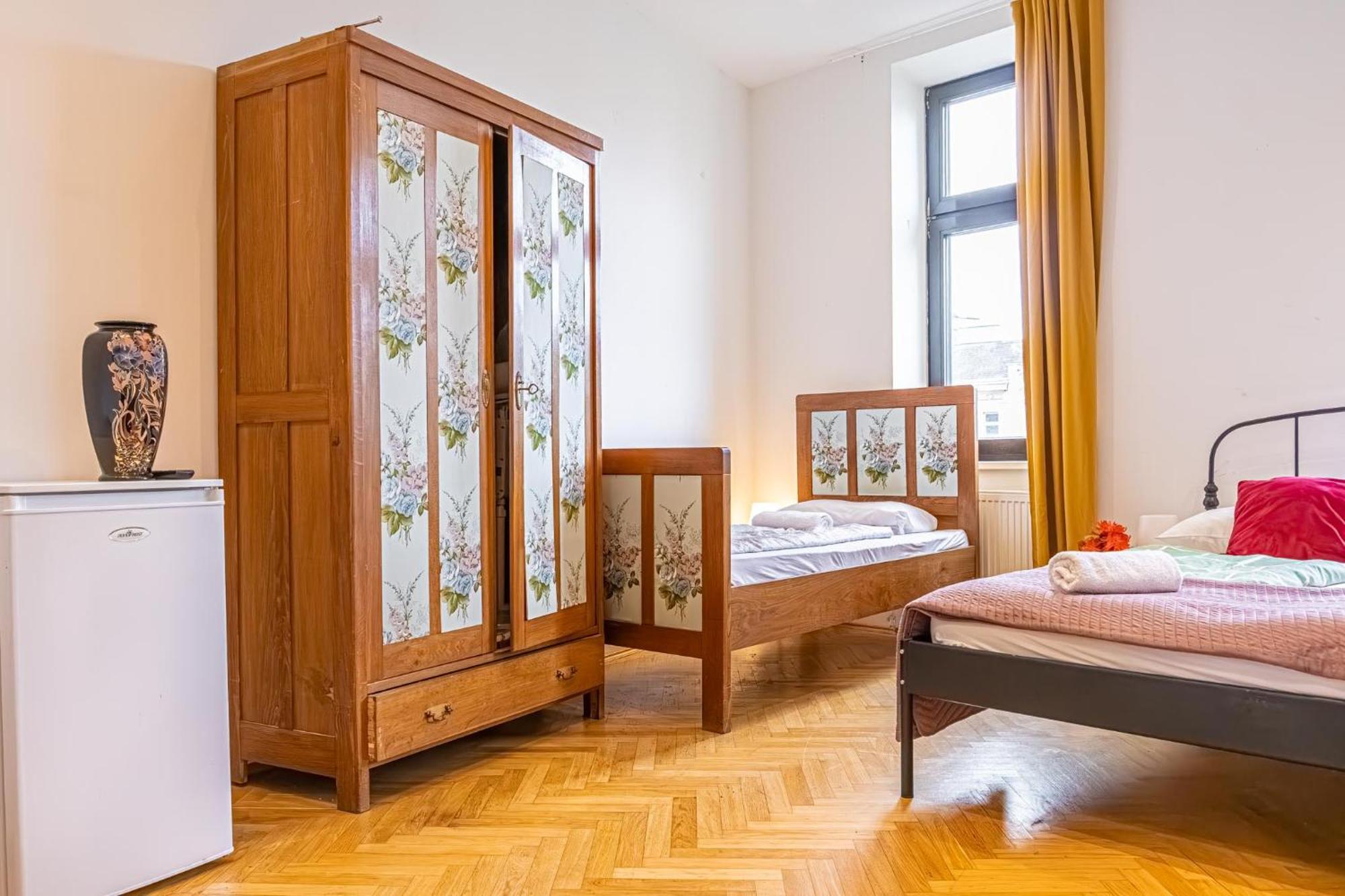 Appartement Near Danube & Millenium Tower - Massive Shared 4br *