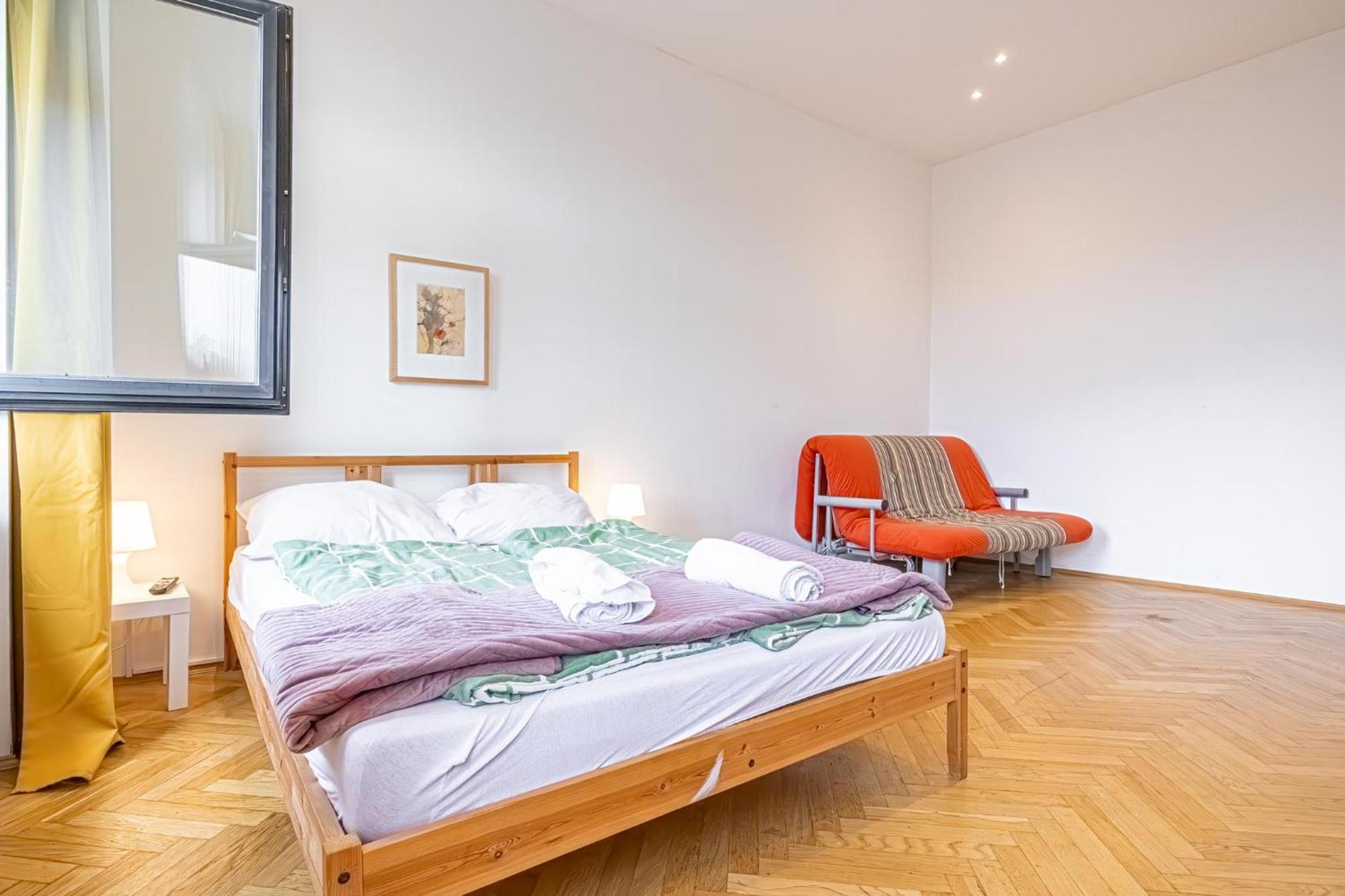 Near Danube & Millenium Tower - Massive Shared 4br Apartment Vienna