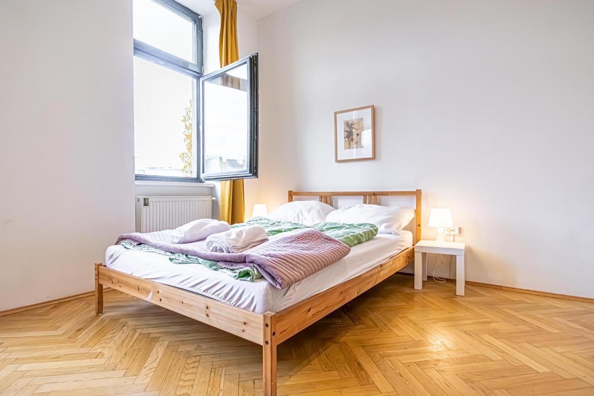 Near Danube & Millenium Tower - Massive Shared 4br Apartment *