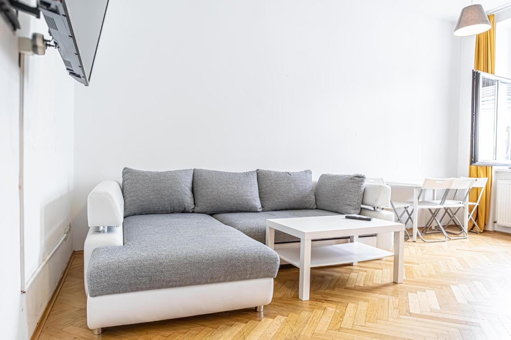 Near Danube & Millenium Tower - Massive Shared 4br Apartment *
