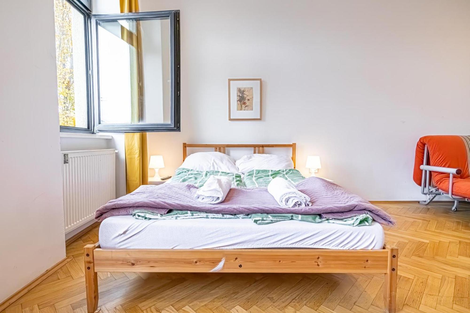 Near Danube & Millenium Tower - Massive Shared 4br Apartment