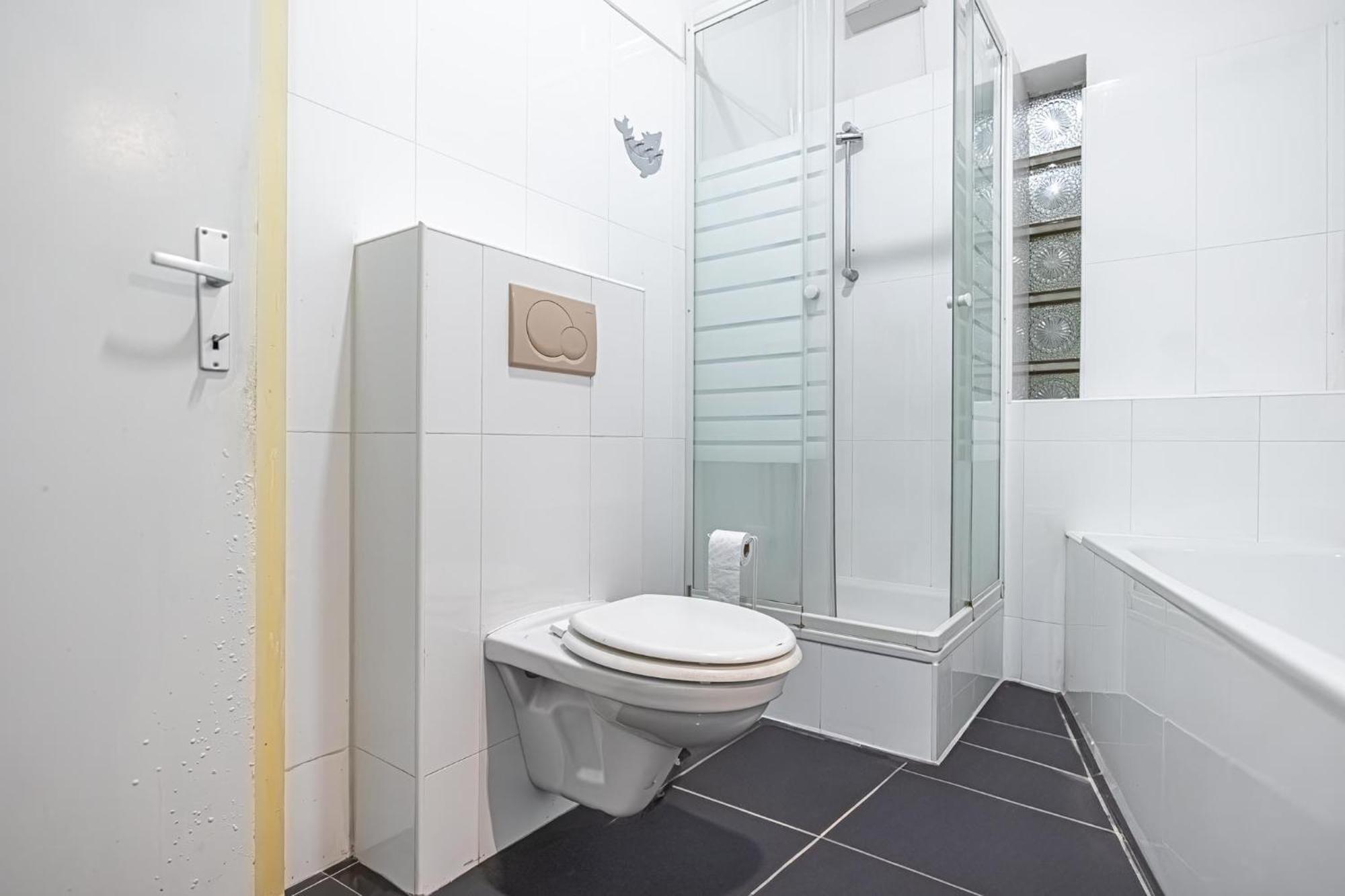 Near Danube & Millenium Tower - Massive Shared 4br Apartment Vienna