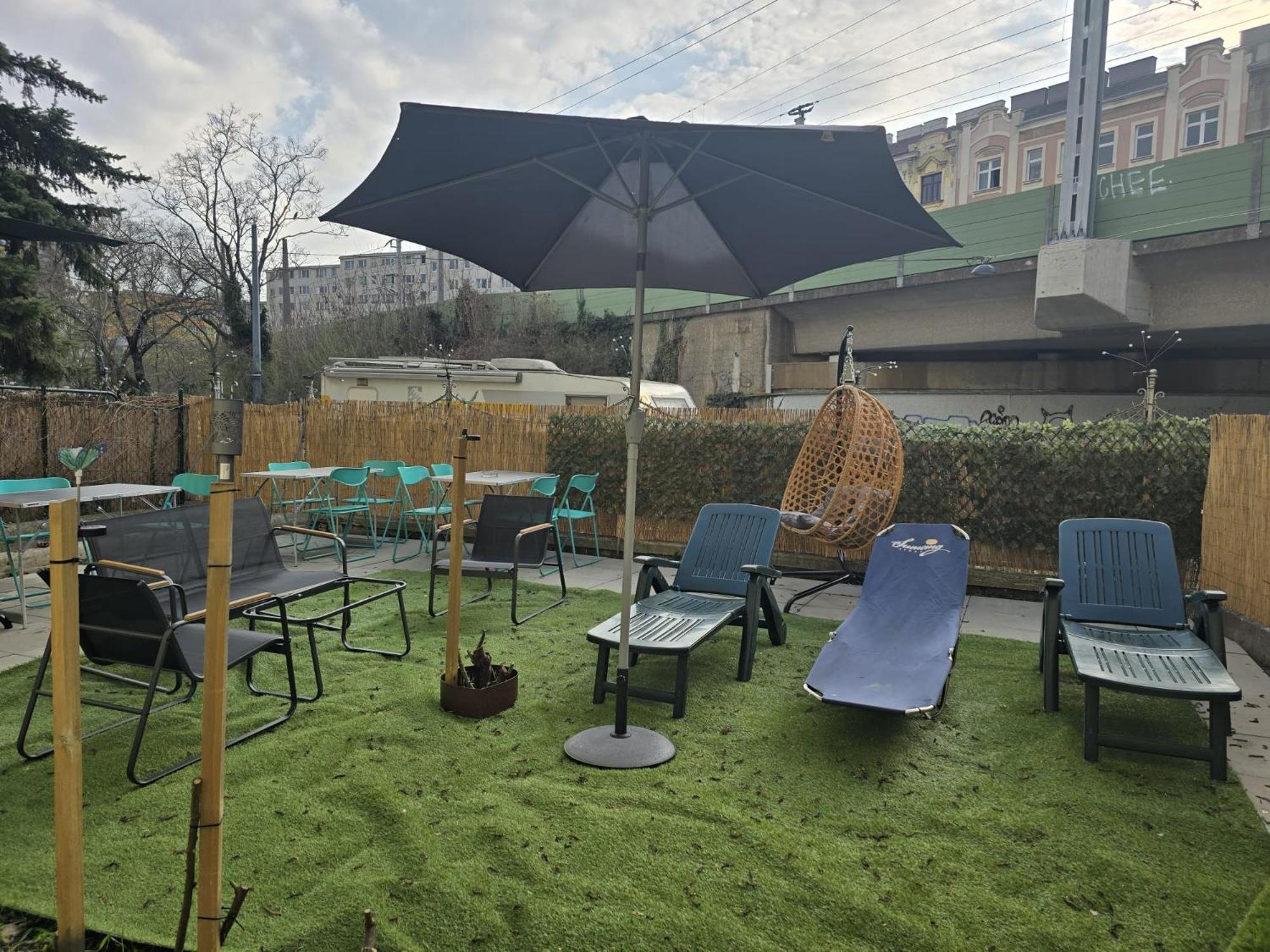 Near Danube & Millenium Tower - Massive Shared 4br Vienna